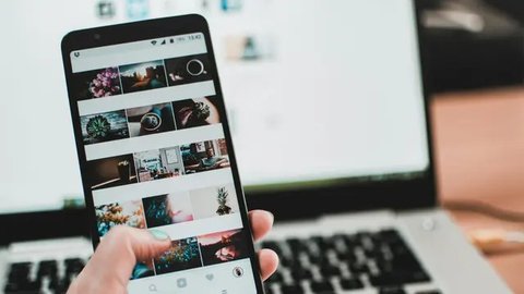 Profil media sosial merupakan hal penting yang harus diperhatikan. Foto: Timothy Hales Bannett on Unsplash