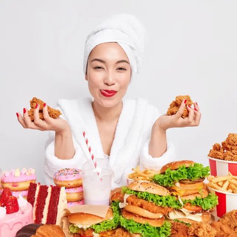 Ilustrasi Makan/https://www.freepik.com/studioredcup