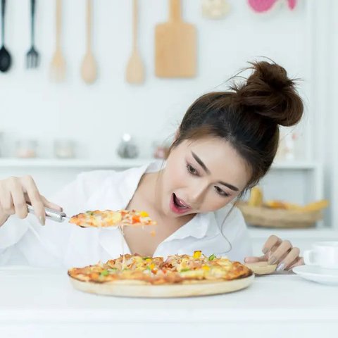 Ilustrasi Makan/https://www.freepik.com/studioredcup