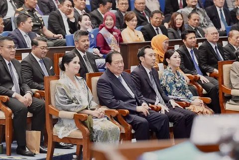 Agus Harimurti Yudhoyono  (AHY) Raih Gelar Doktor (Sumber: Instagram/annisayudhoyono)