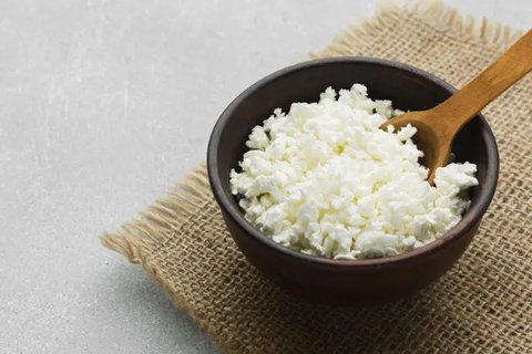 Ilustrasi nasi putih dan pulen/copyright freepik.com/jcomp