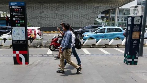 FOTO: Fenomena Hari Tanpa Bayangan Menyapa Jakarta Siang Ini, Simak Dampaknya!