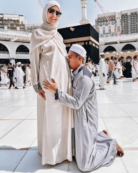 Pernikahan Paula Verhoeven dan Baim Wong kini berada di ujung tanduk. Setelah 6 tahun bersama, Baim memutuskan untuk mengajukan talak cerai kepada Paula melalui Pengadilan Agama.