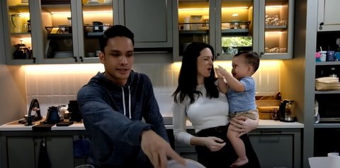 9 Potret Dapur Rumah Randy Pangalila yang Jarang Tersorot, Jadi Area Terfavorit - Punya Banyak Koleksi Mesin Kopi Lengkap
