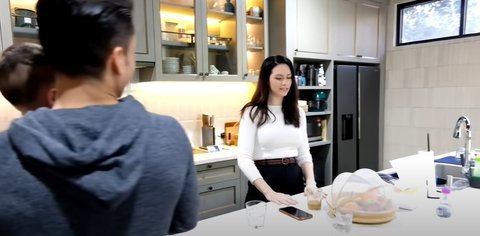 9 Potret Dapur Rumah Randy Pangalila yang Jarang Tersorot, Jadi Area Terfavorit - Punya Banyak Koleksi Mesin Kopi Lengkap