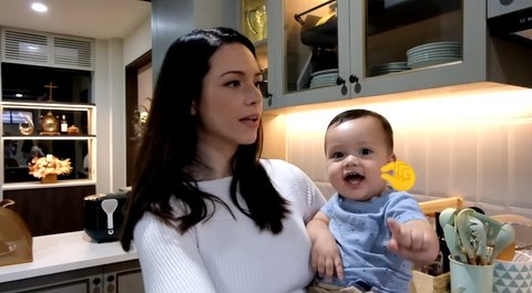 9 Potret Dapur Rumah Randy Pangalila yang Jarang Tersorot, Jadi Area Terfavorit - Punya Banyak Koleksi Mesin Kopi Lengkap