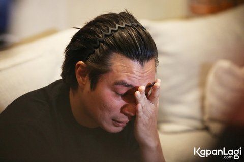 &ldquo;Saya sendiri juga kadang-kadang suka enggak percaya. Jangankan kalian, saya aja enggak percaya apa yang terjadi sama saya,&rdquo; ujar Baim, mengungkapkan ketidakpercayaannya pada apa yang ia alami.