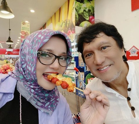 Kini, Marissa telah berpulang mendahului Ikang. Cinta mereka abadi, terpisah hanya oleh maut.<br>