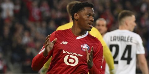 Barcelona Seriusi Transfer Striker Timnas Kanada Ini