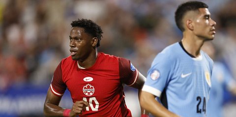 Barcelona Seriusi Transfer Striker Timnas Kanada Ini
