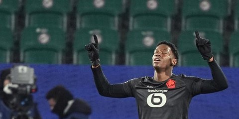Barcelona Seriusi Transfer Striker Timnas Kanada Ini
