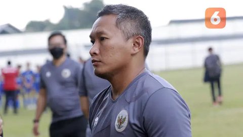 Bek Timnas Indonesia U-22, Ryuji Utomo, saat latihan di Lapangan SPH Karawaci, Banten, Kamis (10/8/2017). Latihan dilakukan sebagai persiapan jelang SEA Games 2017 Malaysia. (Bola.com/Vitalis