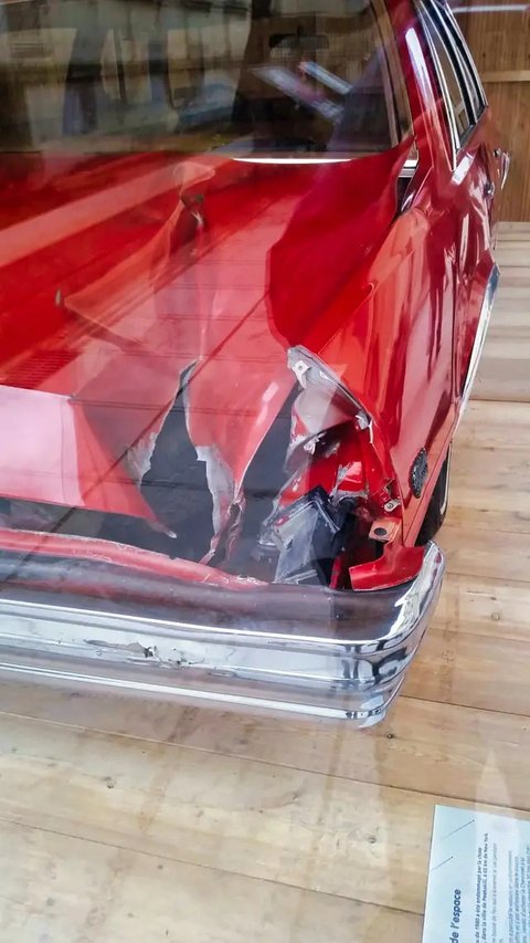 Meteorit menghantam  Chevy Malibu di Peekskill, New York, AS pada 9 Oktober 1992. (Wikimedia Commons/Creative Commons)