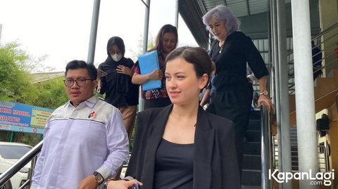 "Ada karena jealousy (cemburu), ada karena memang moodnya dia tidak stabil. Hal-hal kecil yang akhirnya snowballing sampai dibuat besar sama dia," jelasnya.<br />&nbsp;