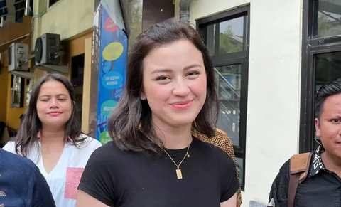 Kimberly Ryder dengan dress merah (Instagram/kimbrlyryder)