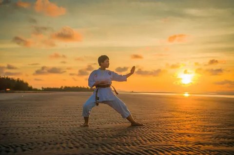 Beraktivitas fisik juga memberikan kenyamanan pada tubuh, tapi jangan lupa waktu terbaik untuk berolahraga ketika cuaca sedang panas-panasnya (Foto: Unsplash.com/Gabin Vallet)