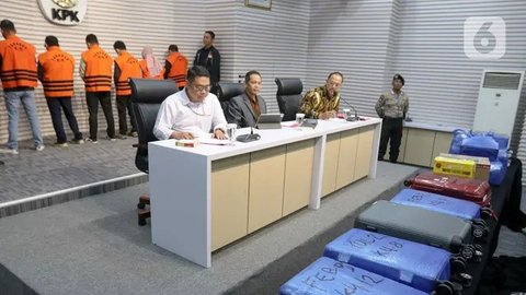 FOTO: Penampakan Uang Rp12 Miliar Diamankan KPK dari Kasus Korupsi Berjemaah yang Seret Gubernur Kalsel