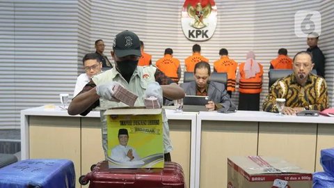 FOTO: Penampakan Uang Rp12 Miliar Diamankan KPK dari Kasus Korupsi Berjemaah yang Seret Gubernur Kalsel