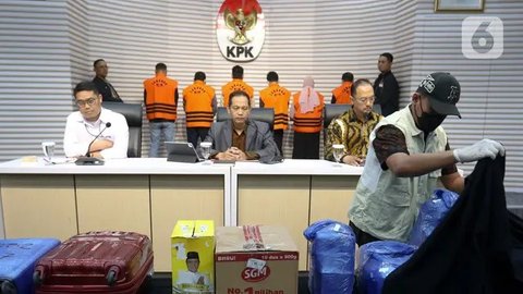 FOTO: Penampakan Uang Rp12 Miliar Diamankan KPK dari Kasus Korupsi Berjemaah yang Seret Gubernur Kalsel