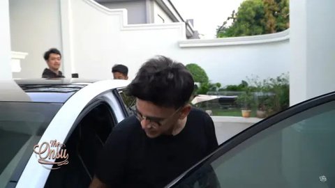uben Onsu Belikan Betrand Peto Mobil Mewah (Sumber: Youtube/Onsu Family)