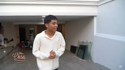 uben Onsu Belikan Betrand Peto Mobil Mewah (Sumber: Youtube/Onsu Family)