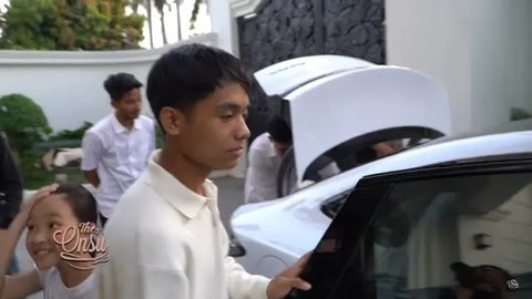 uben Onsu Belikan Betrand Peto Mobil Mewah (Sumber: Youtube/Onsu Family)