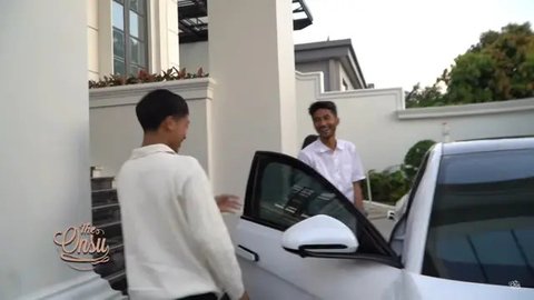 uben Onsu Belikan Betrand Peto Mobil Mewah (Sumber: Youtube/Onsu Family)