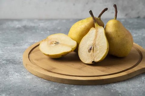 Makan beragam buah dan sayur untuk menghindari kolesterol yang tinggi. (Foto: Freepik/Kamran Aydinov)