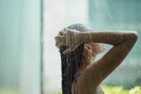 Ilustrasi Mengikat Rambut Credit: pexels.com/Citrus