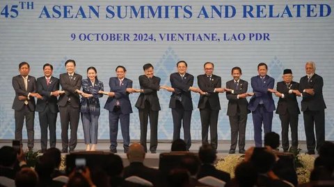 FOTO: Momen Wapres Ma'ruf Amin Gantikan Jokowi Pimpin Delegasi Indonesia di KTT ASEAN Laos