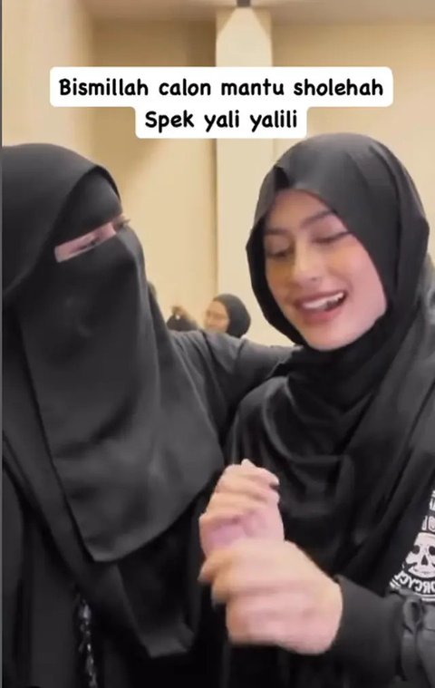 Potret Kedekatan Umi Pipik dan Sintya Marisca. (Sumber: Instagram/sintya_abidzar_abisin)