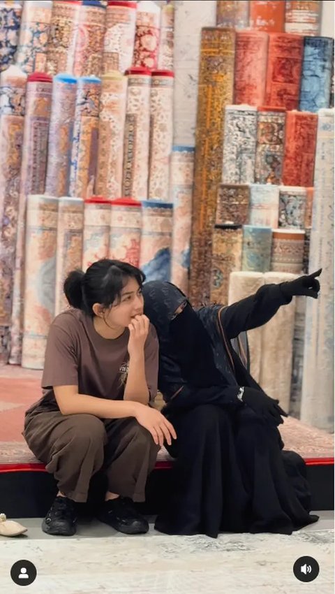 Potret Kedekatan Umi Pipik dan Sintya Marisca. (Sumber: Instagram/sintya_abidzar_abisin)