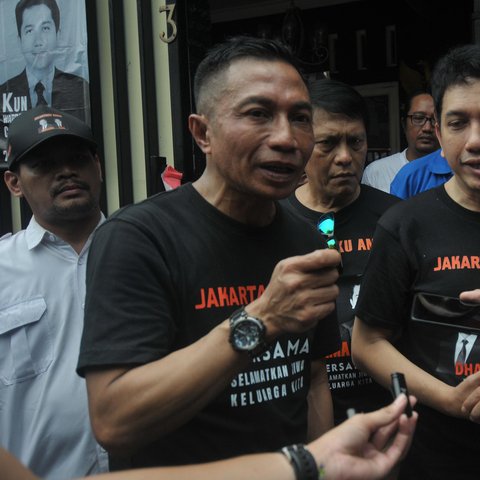 Cagub dan cawagub DKI Jakarta nomor urut 2 Dharma Pongrekun dan Kun Wardana melakukan blusukan ke Pasar Serdang, Jakarta Pusat Rabu (25/9/2024).