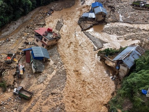 FOTO: Dahsyatnya Amukan Banjir Parah di Nepal, Rumah-Rumah Hanyut hingga 192 Orang Tewas