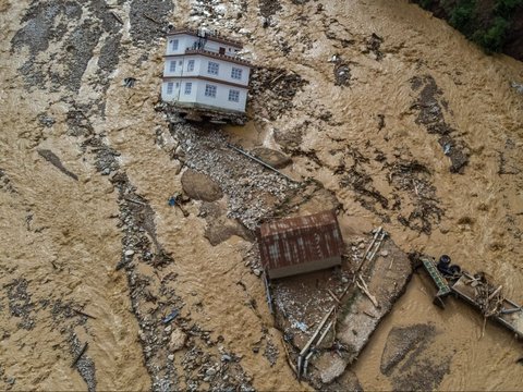 FOTO: Dahsyatnya Amukan Banjir Parah di Nepal, Rumah-Rumah Hanyut hingga 192 Orang Tewas