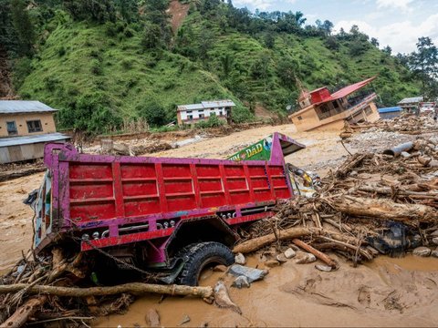 FOTO: Dahsyatnya Amukan Banjir Parah di Nepal, Rumah-Rumah Hanyut hingga 192 Orang Tewas