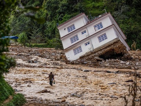 FOTO: Dahsyatnya Amukan Banjir Parah di Nepal, Rumah-Rumah Hanyut hingga 192 Orang Tewas