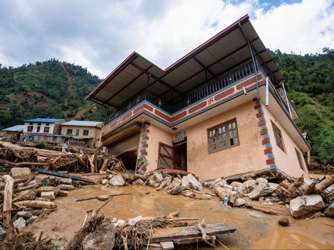 FOTO: Dahsyatnya Amukan Banjir Parah di Nepal, Rumah-Rumah Hanyut hingga 192 Orang Tewas