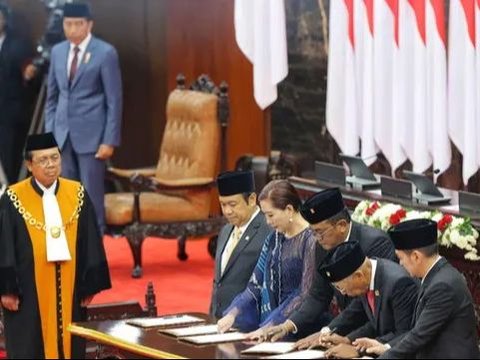 FOTO: Momen 580 Anggota DPR Masa Bakti 2024-2029 Resmi Dilantik, Bersumpah Perjuangkan Aspirasi Rakyat