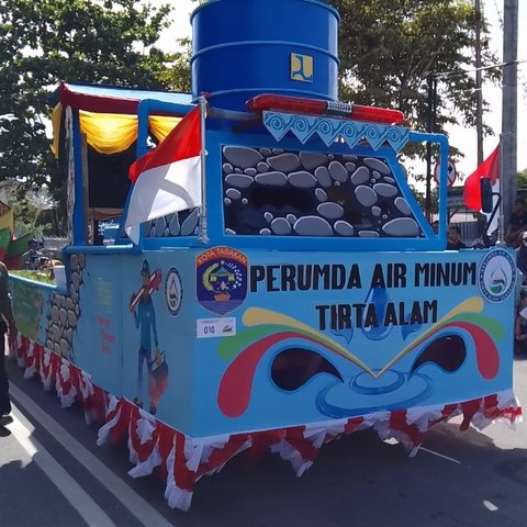 Pawai Budaya Rangkaian Iraw Tengkayu Hadirkan Keberagaman