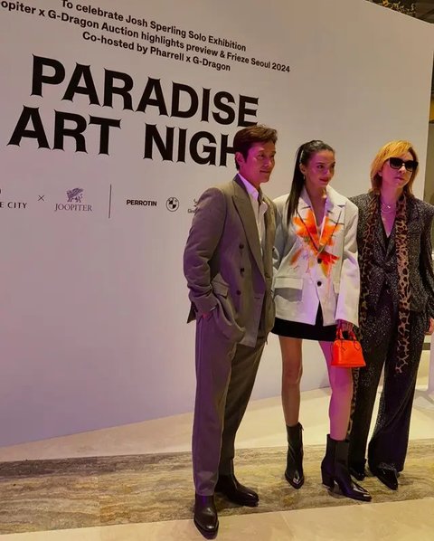 Lihat di sini pilihan outfit Raline Shah saat pergi ke art gallery yang bisa jadi inspirasi. [IG: @ralineshah].