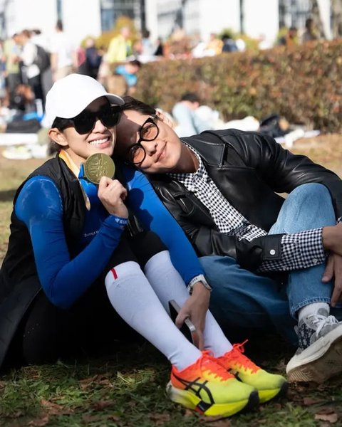 Potret Ussy Sulistiawaty dan Andhika Pratama liburan berdua di Eropa. (sumber: Instagram/