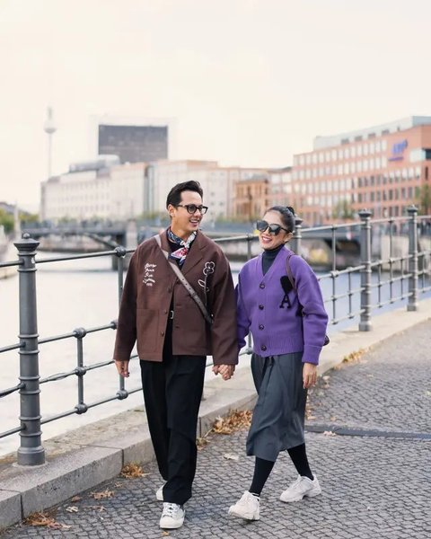 Potret Ussy Sulistiawaty dan Andhika Pratama liburan berdua di Eropa. (sumber: Instagram/