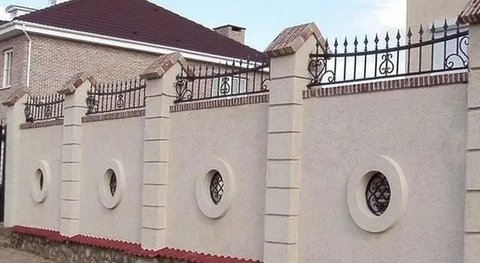 Ilustrasi pagar rumah minimalis. (Pexels.com/Maria Orlova)