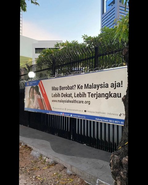 Spanduk Berobat ke Malaysia Aja karena Lebih Murah Ramai Dibela