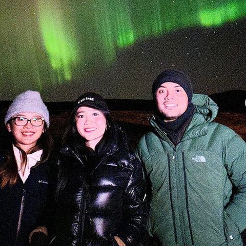 Potret Febby Rastanty Lihat Aurora Super Cantik di Iceland, Ada Drama Koper Hilang Sampai Ribet Beli Baju Baru