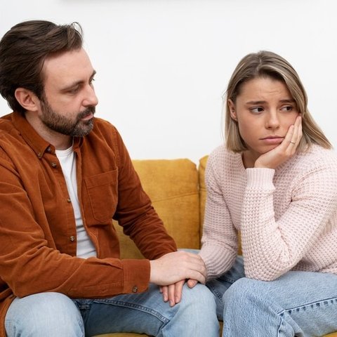 Ilustrasi Pasangan Ragu untuk Menikah