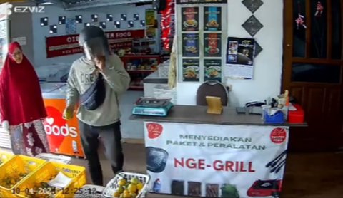 Viral Aksi Maling Berhasil Curi Dompet di Toko Makanan, Aksinya Terekam CCTV