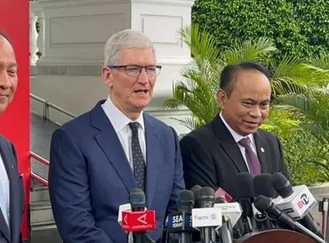 Naik Sedan Mewah, Bos Apple Tim Cook ke Jakarta Temui Jokowi