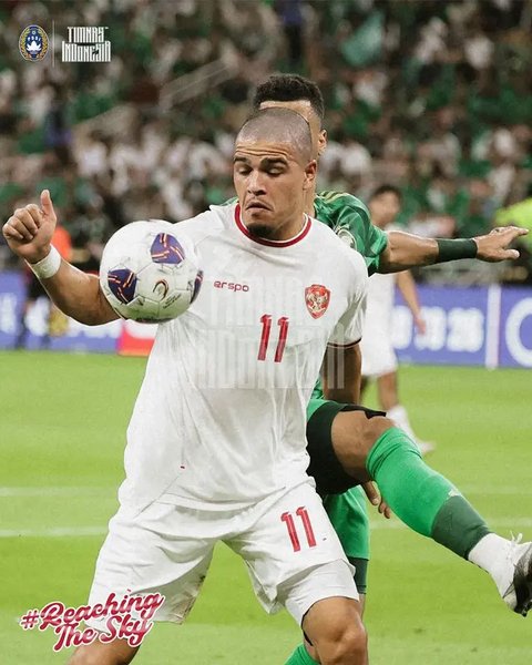 Pemain Timnas Indonesia, Ragnar Oratmangoen melakukan selebrasi setelah mencetak gol ke gawang Vietnam pada laga Grup F Kualifikasi Piala Dunia 2026 di My Dinh Stadium, Vietnam, Selasa (26/03